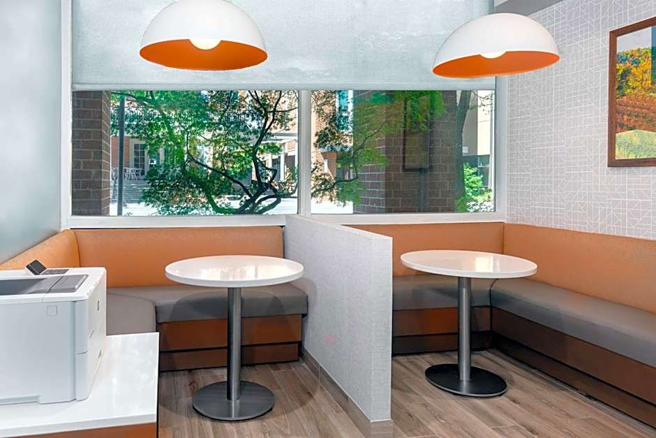 Hampton Inn By Hilton & Suites Charlottesville-At The University