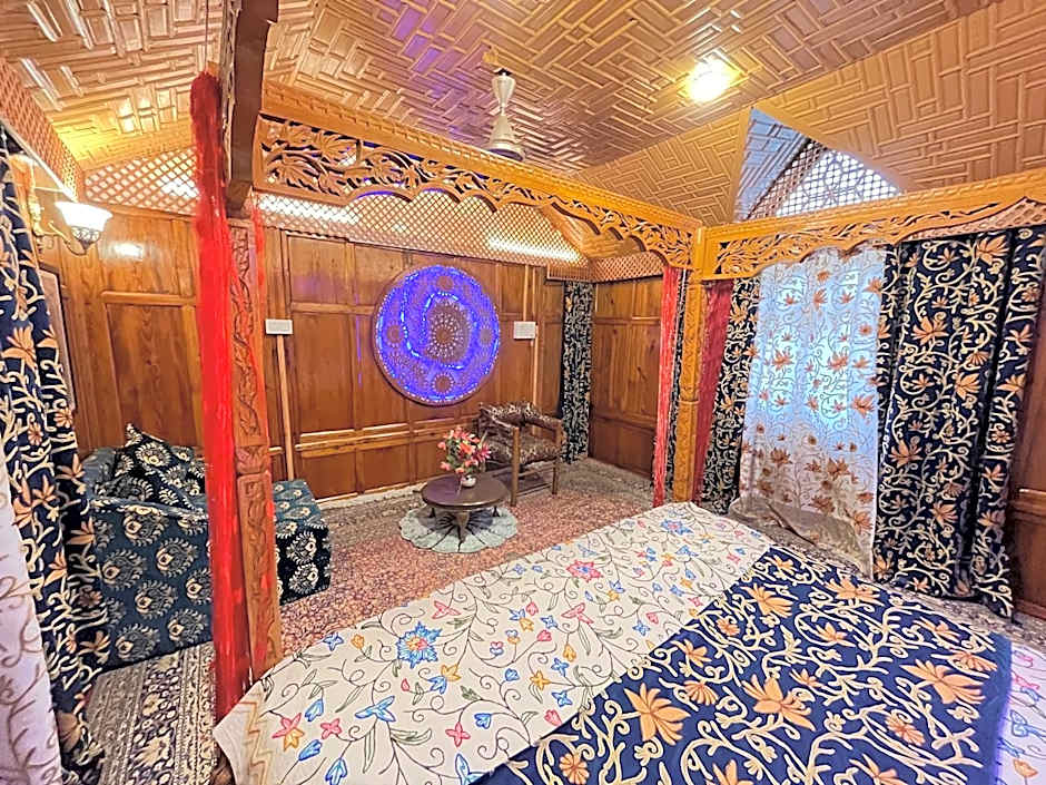 Young Shahzada Group of Houseboats