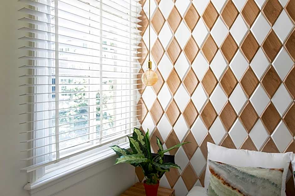 Quentin Golden Bear Hotel