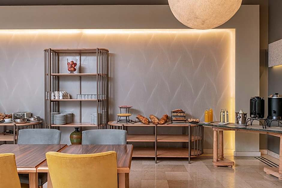 Argenta Tower Hotel & Suites
