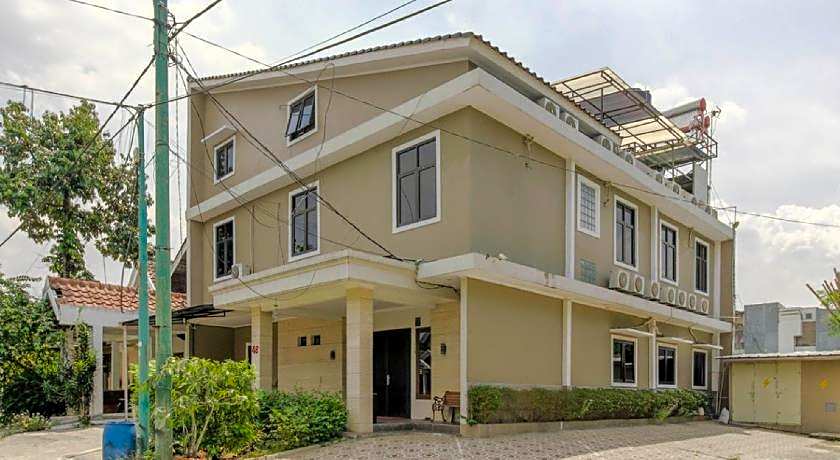 RedDoorz Plus near Lippo Cikarang Mall