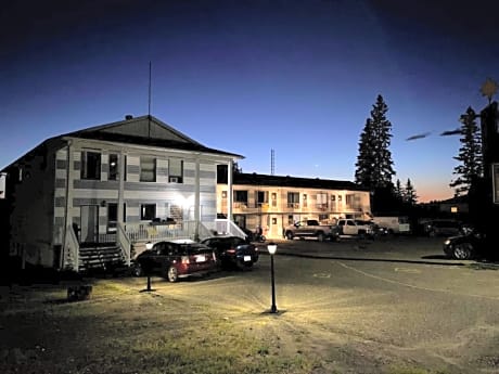 Bay Lake Inn - Frontiersman Motel