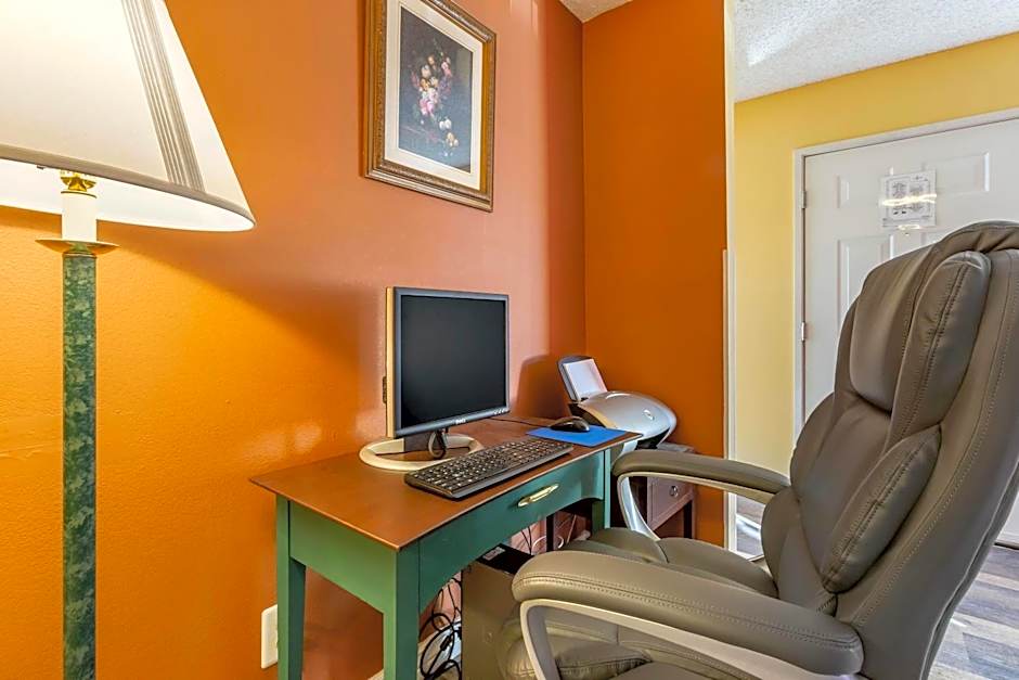 Suburban Studios Albuquerque Uptown