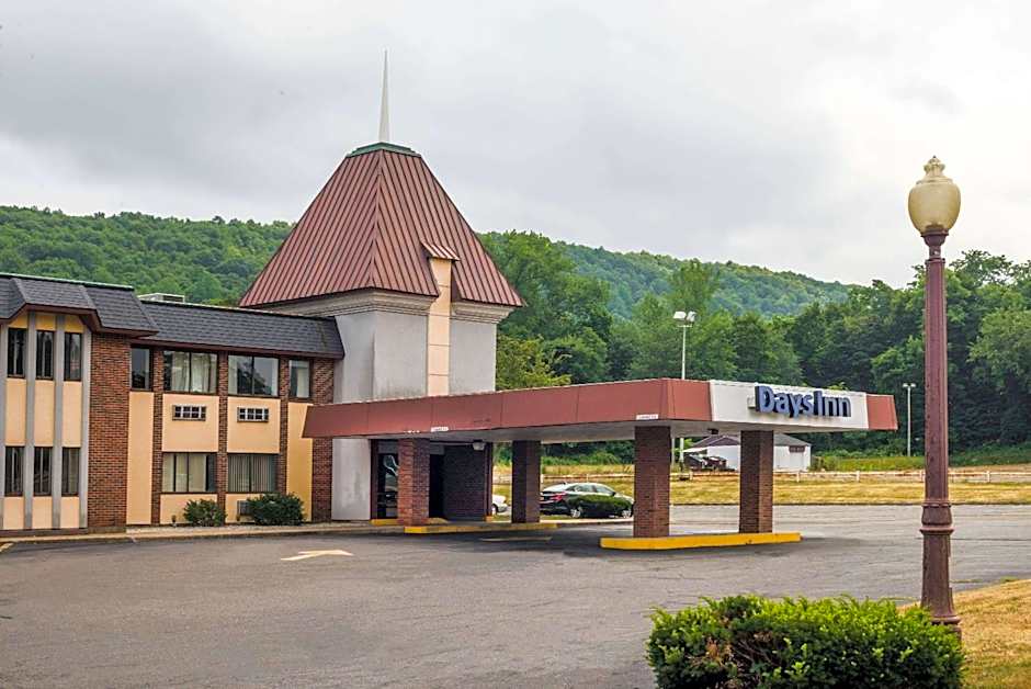 Days Inn by Wyndham Berlin Meriden