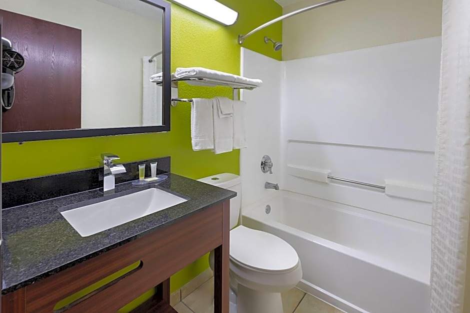 Super 8 by Wyndham South Boston VA