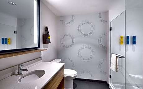 1 King Bed Room