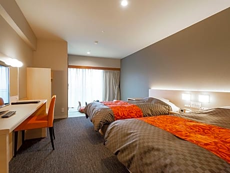 Twin Room with Shared Bathroom