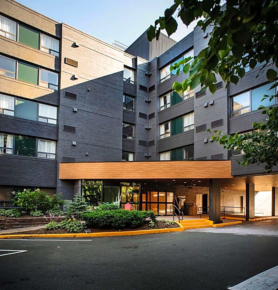 DoubleTree by Hilton St. John's Harbourview