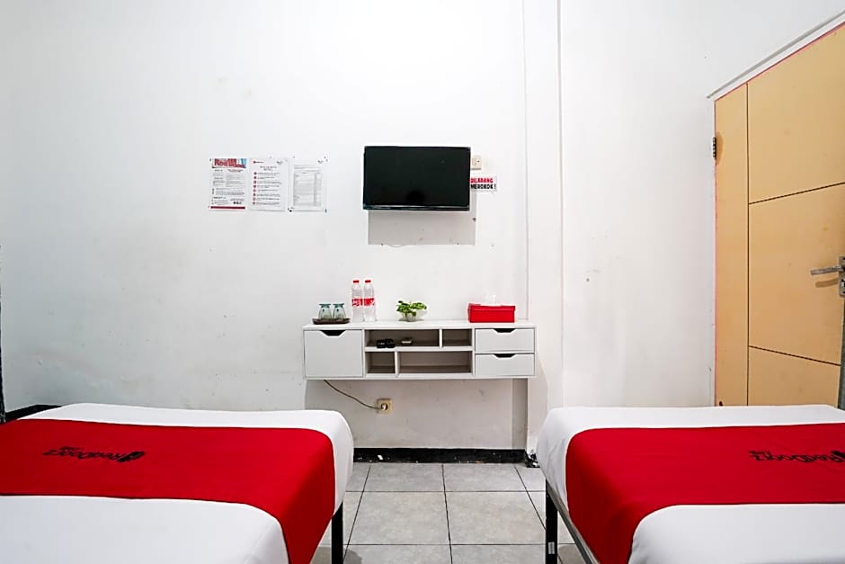 RedDoorz near Alun - Alun Magetan