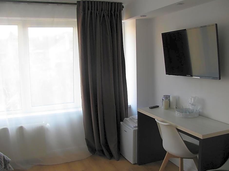 4 Seasons Apartments