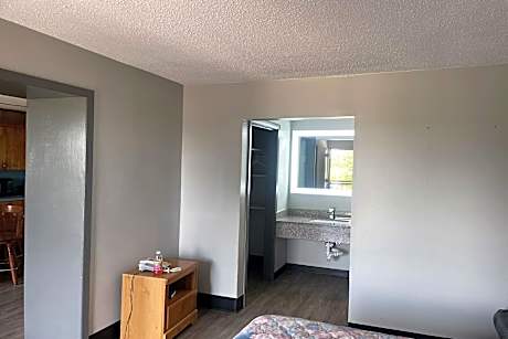 1 Bedroom Apartment with Kitchen