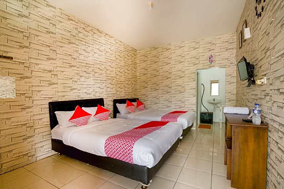 Super OYO 2961 Artana Bed & Breakfast