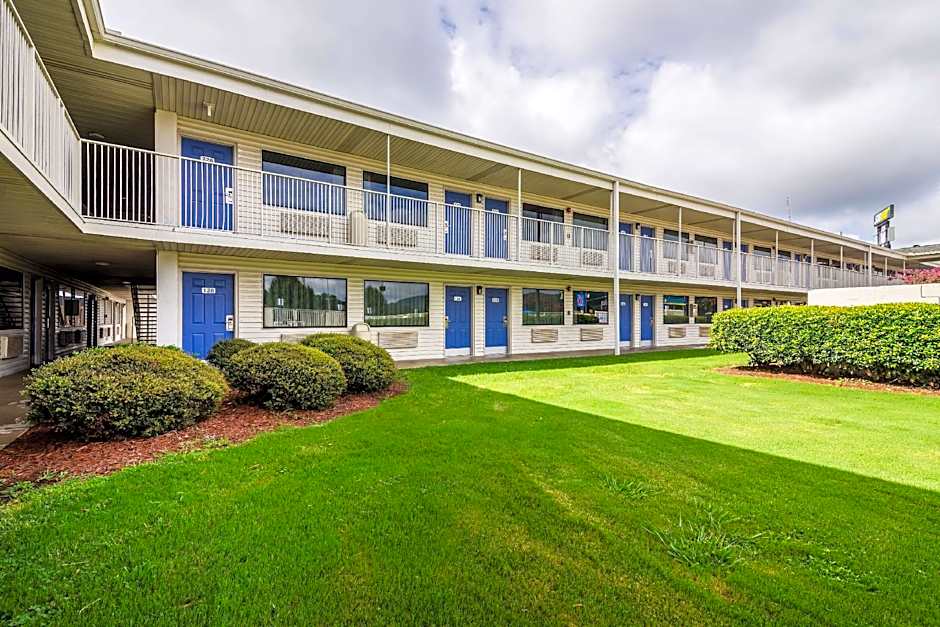 Motel 6-Anniston, AL