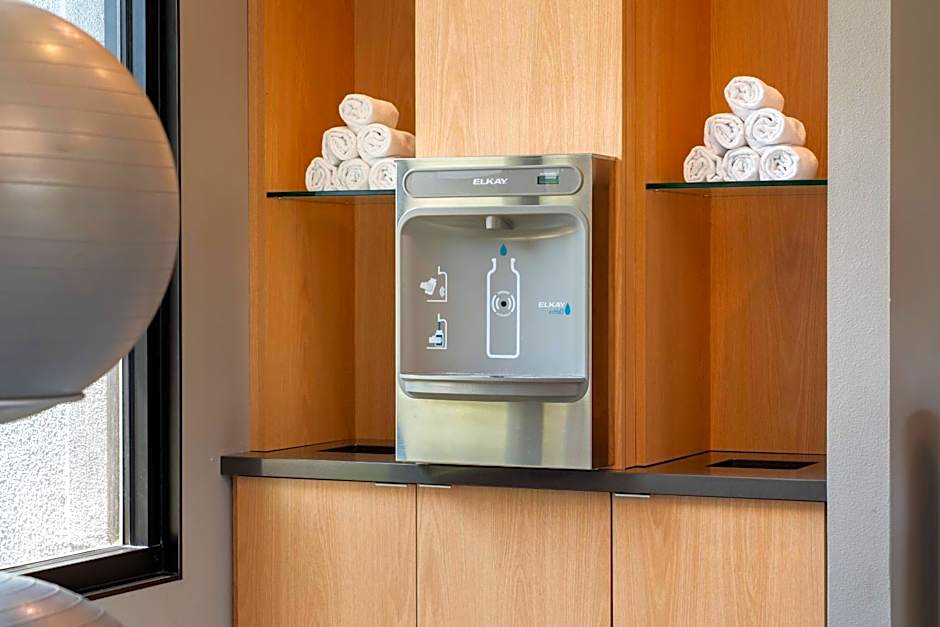 Courtyard by Marriott Fresno