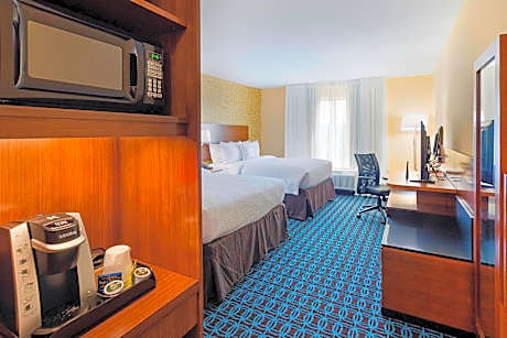 Double Queen Room with Mountain View