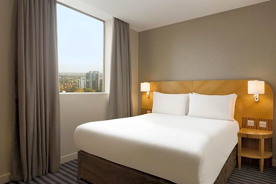 Ramada Hotel & Suites by Wyndham Coventry