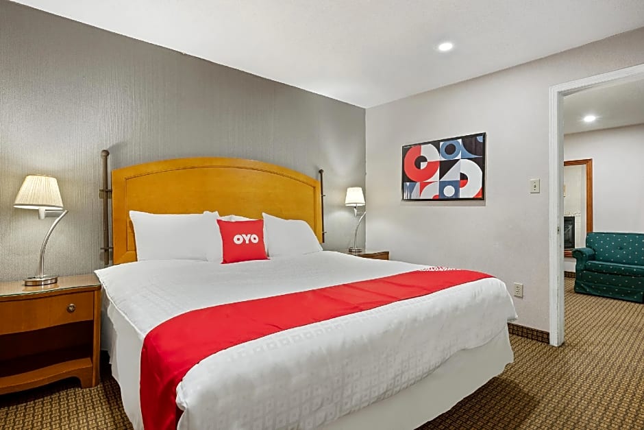 Foto 1 daripada 10 — King Bed Suite with Kitchenette and Fireplace