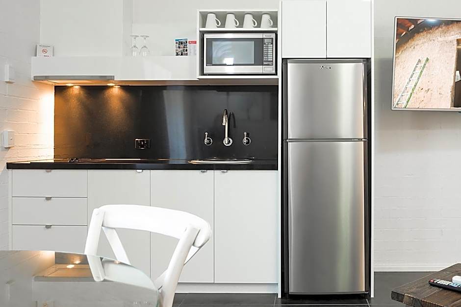 Blazing Stump Motel & Suites