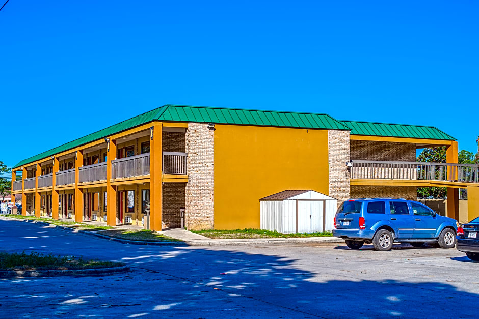 Mayfair Inn by OYO Williamston Hwy 64