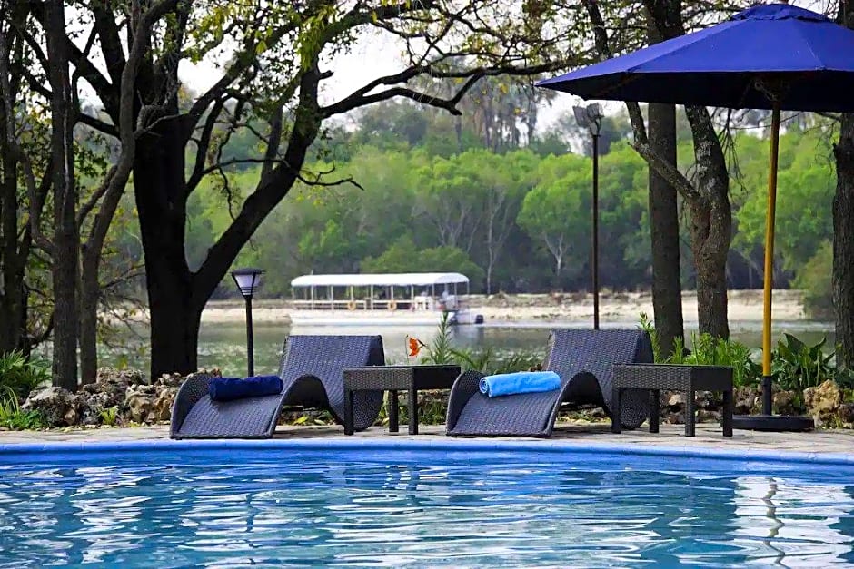 Azambezi River Lodge