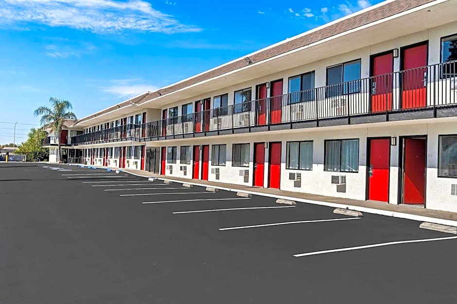 Econo Lodge Stockton near I-5 Fairgrounds