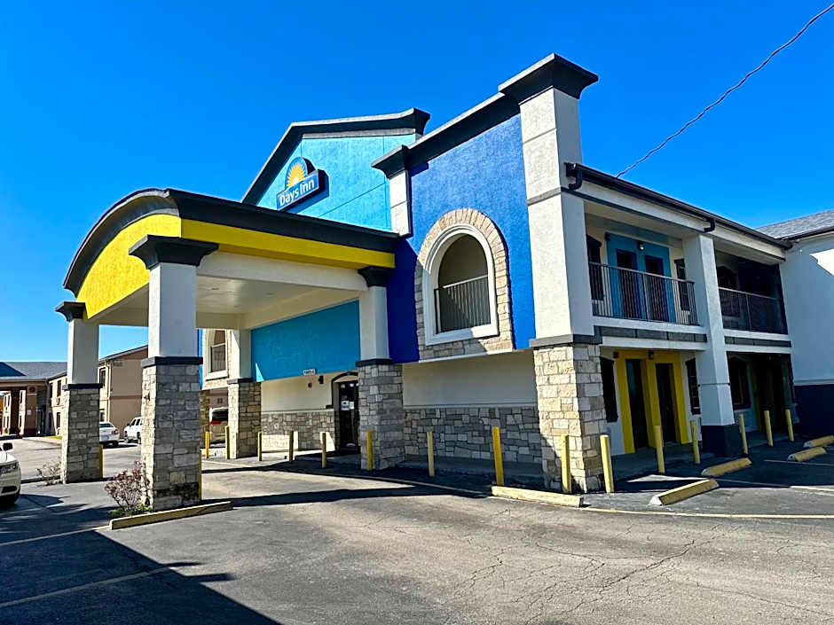 Days Inn by Wyndham Houston East