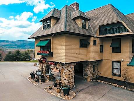 Stonehurst Manor Breakfast & Dinner Included