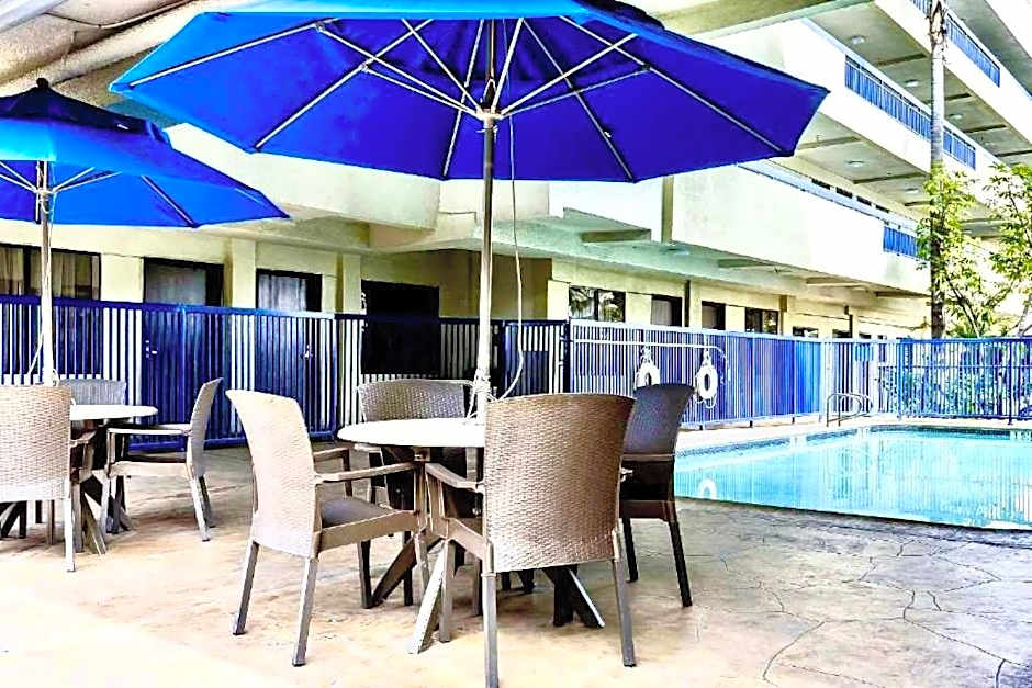 Quality Inn & Suites Los Angeles Airport - LAX