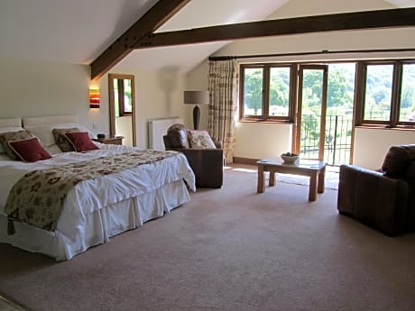 Luxury Suite Double or Twin with Balcony and En-Suite Bathroom