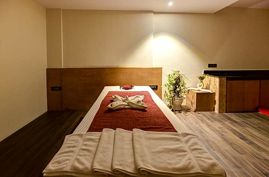 Summit Montana Suites & Spa at Mall