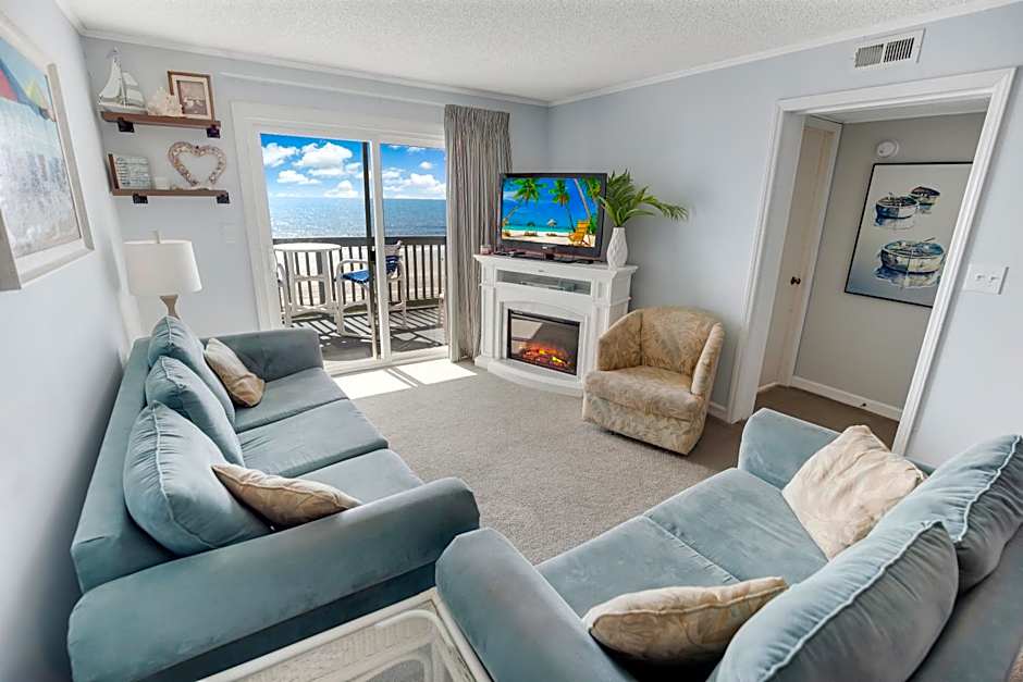 2BR, 2Bath condo Oceanfront Getaway with pool