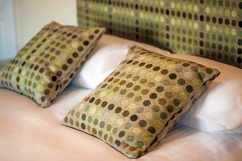 Gwesty'r Emlyn Hotel