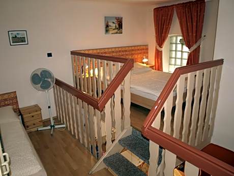 Studio Apartment with view to inner yard