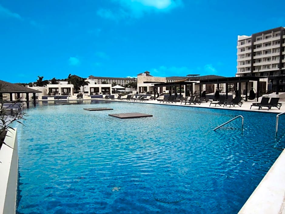 Royalton Blue Waters Autograph All-Inclusive Resor