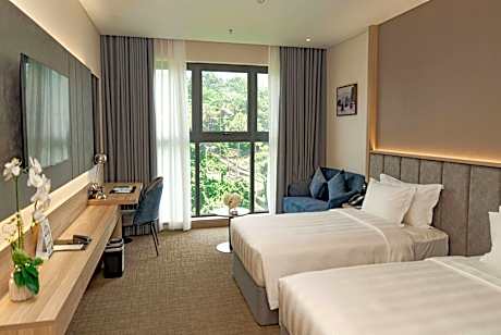 Superior Garden Twin Room with Hill View - Mobility Accessible
