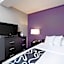 La Quinta Inn & Suites by Wyndham New York City Central Park
