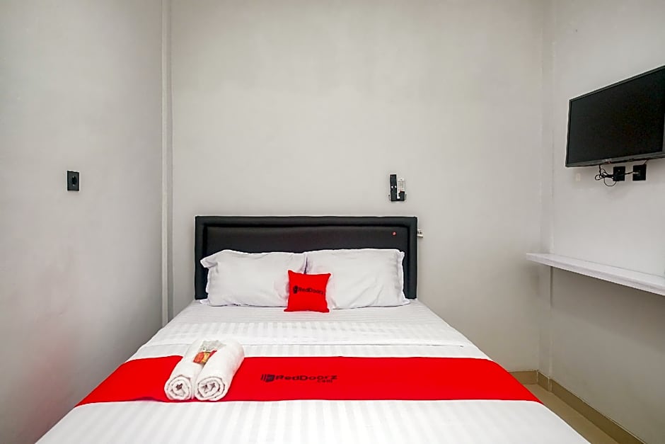 RedDoorz near STIE YKPN 3