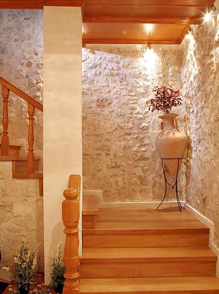 Leo Hotel