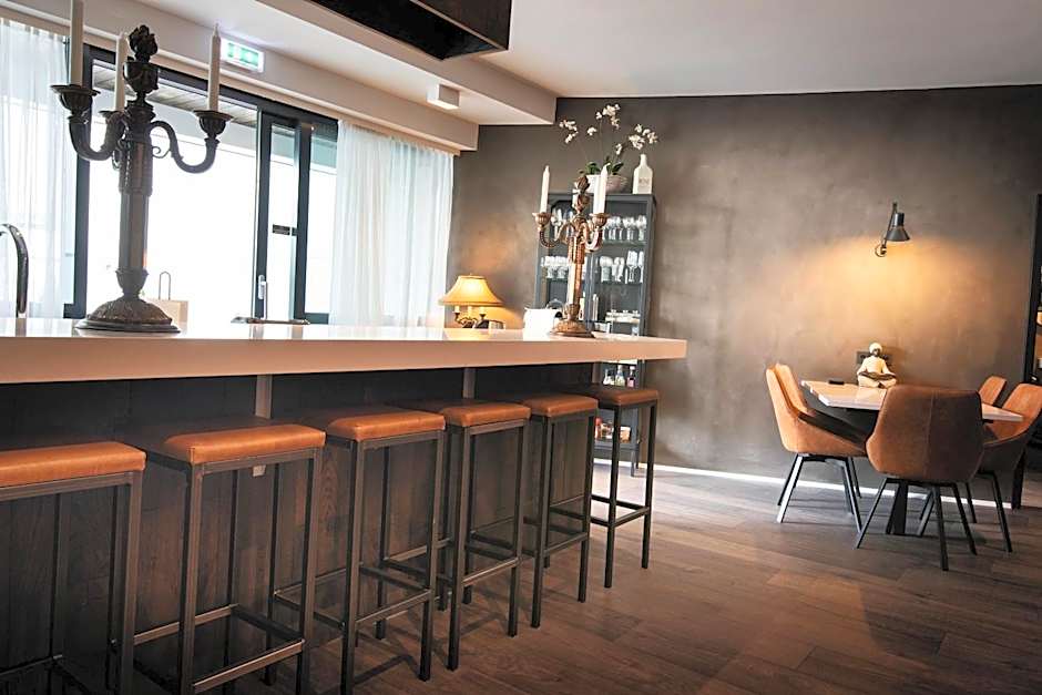 B14 Apartments & Rooms