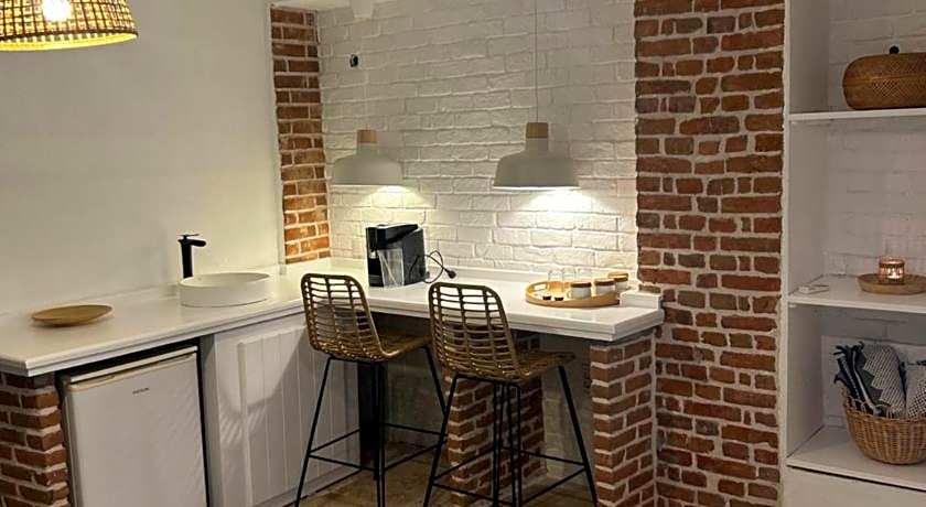 Attalos Suites Hotel