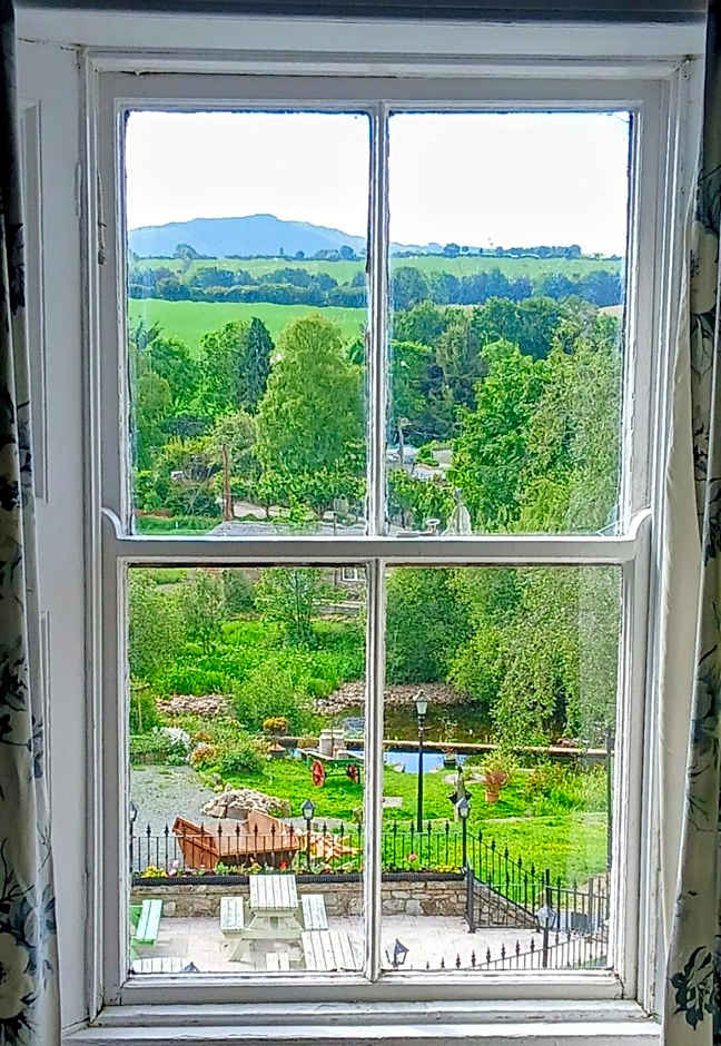 Meath Arms Country Inn