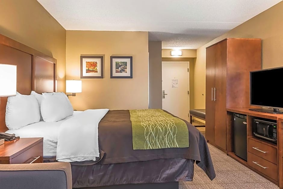 Comfort Inn & Suites Piqua-Near Troy-I75