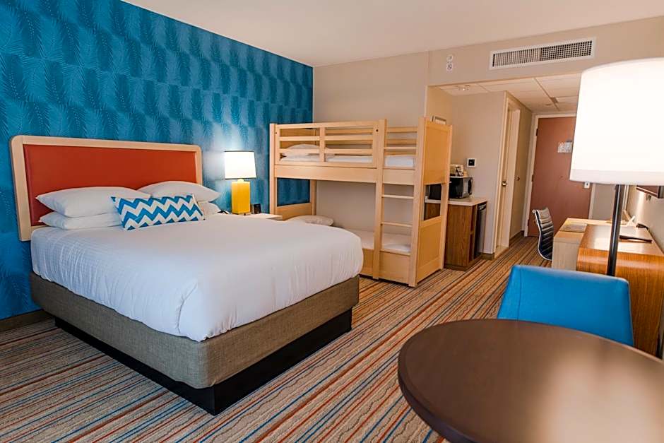 Howard Johnson by Wyndham Anaheim Hotel & Water Playground