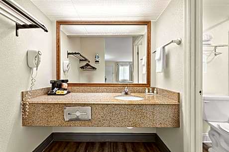 1 King Bed, Nonsmoking