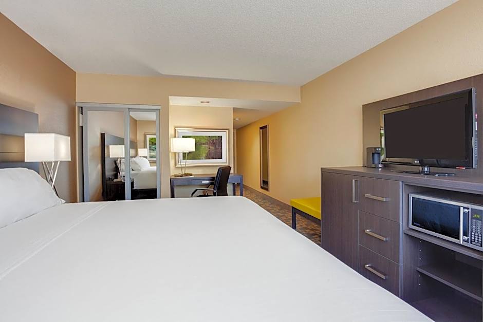 HOLIDAY INN EXPRESS & SUITES FREDERICTON By IHG