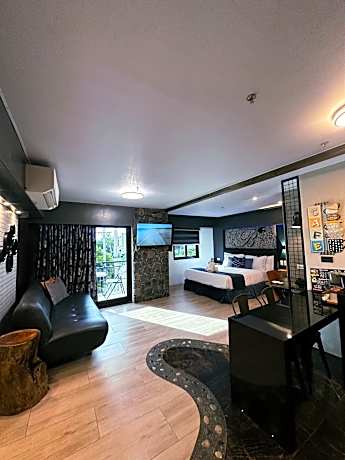Deluxe King Studio