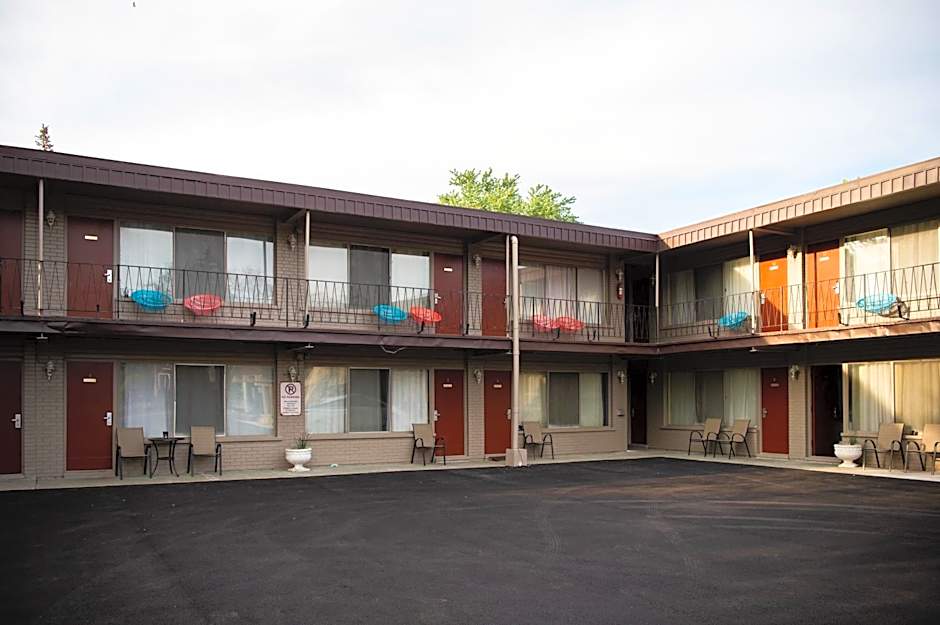 Advance Inn