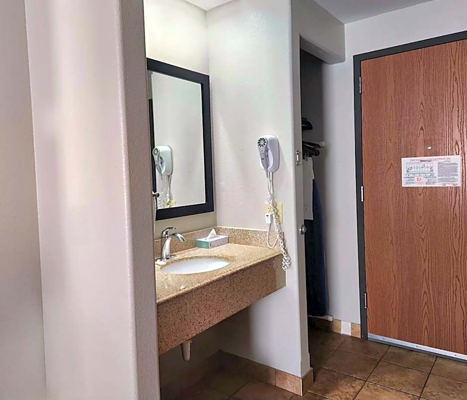 Days Inn by Wyndham Baton Rouge I-10