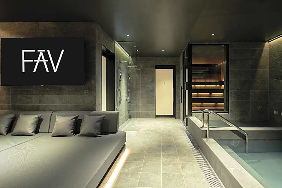 FAV LUX Kagoshima Tenmonkan