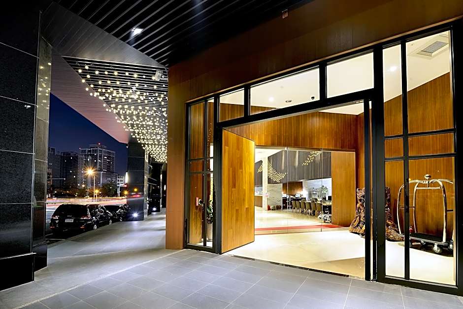 Aeris International Hotel